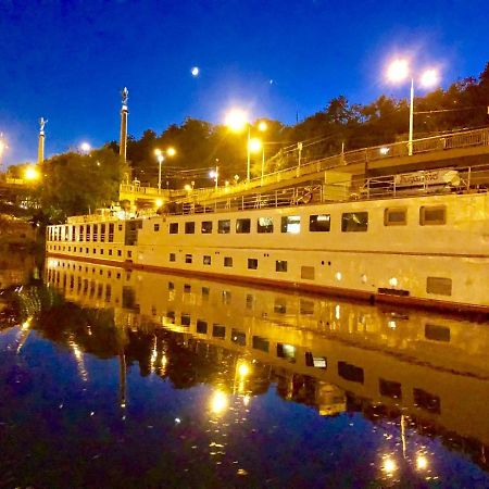 Florentina Boat Praag Buitenkant foto