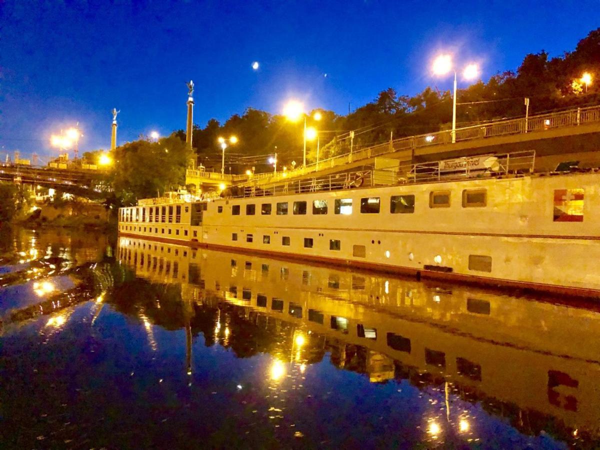 Florentina Boat Praag Buitenkant foto
